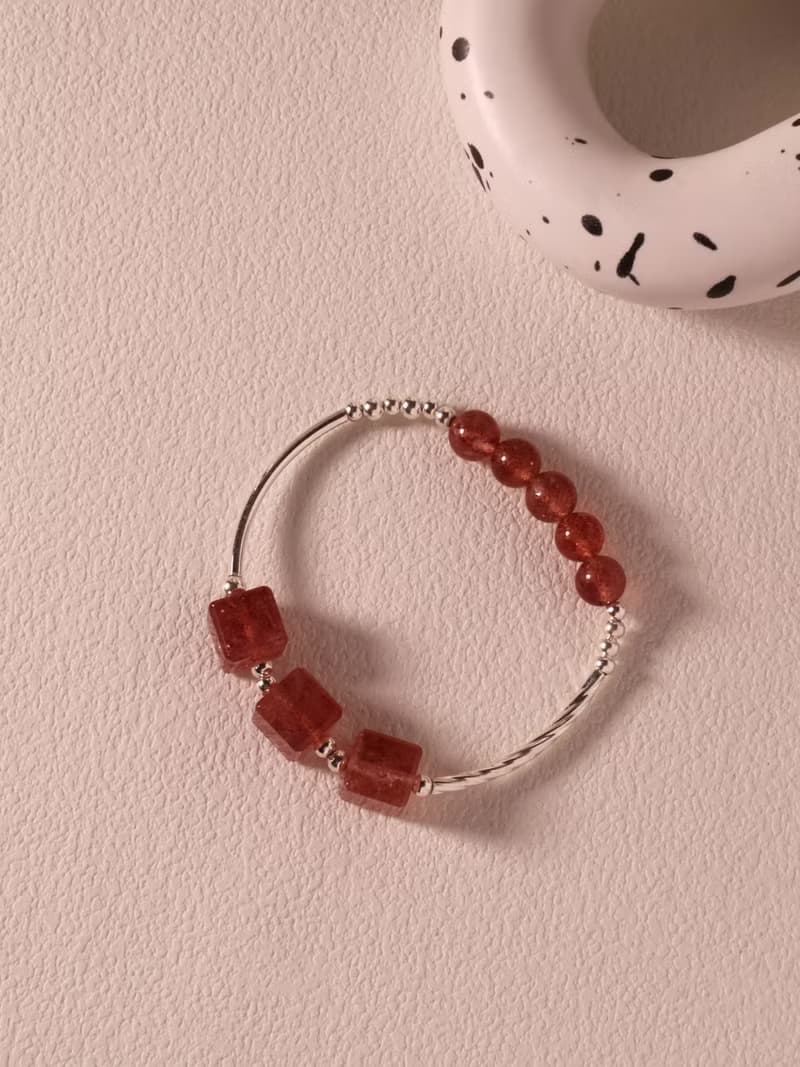 莓你不行。草莓晶 S925純銀 時髦水晶手鍊