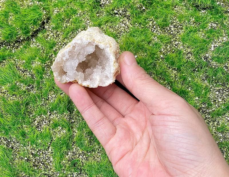招財改運-天然原礦瑪瑙小小白晶洞 小晶洞  消磁 療癒 能量 開運