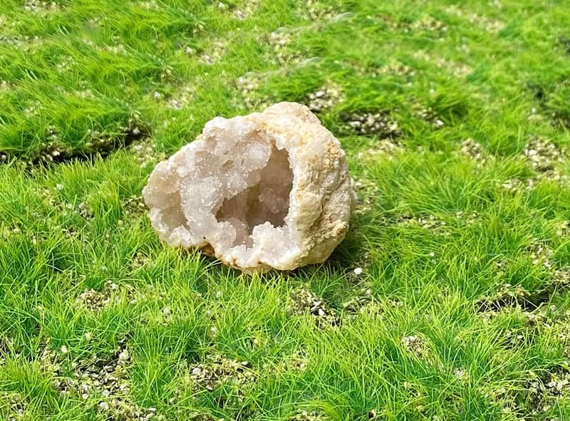 招財改運-天然原礦瑪瑙小小白晶洞 小晶洞  消磁 療癒 能量 開運