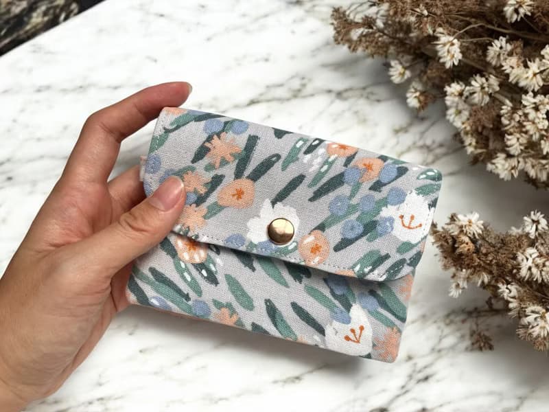 手作三層零錢包。粉彩小花。粉藍