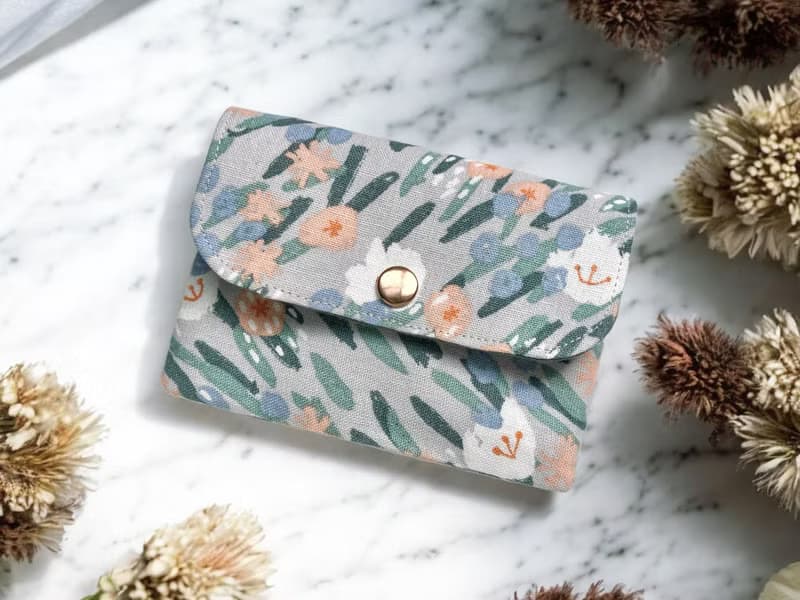 手作三層零錢包。粉彩小花。粉藍