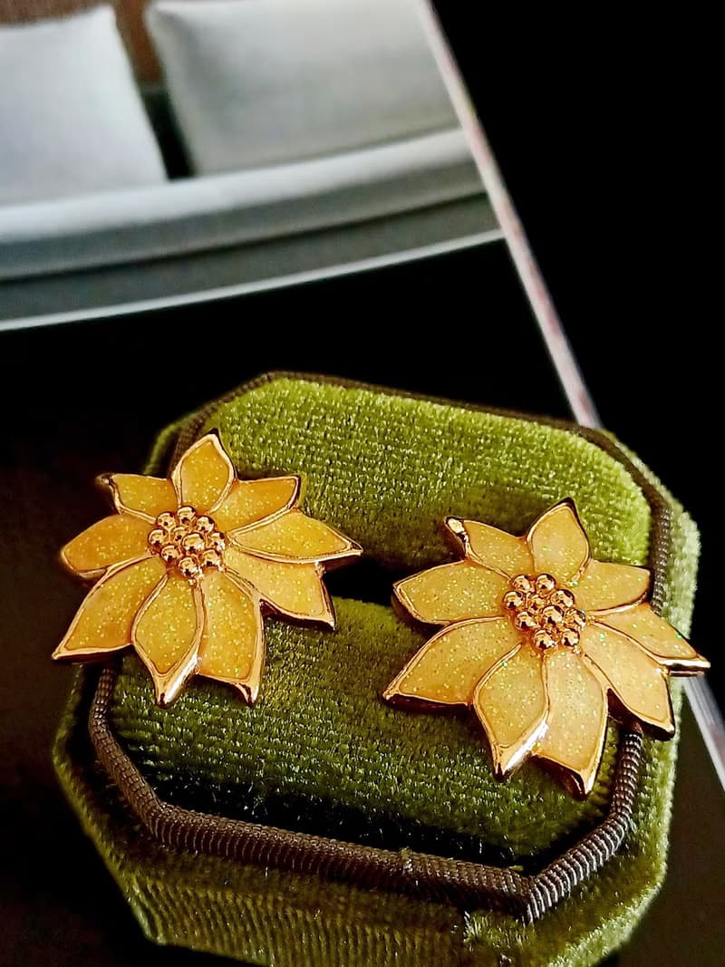 vintage jewelry  AVON 琺瑯黃色聖誕葉 針式耳環