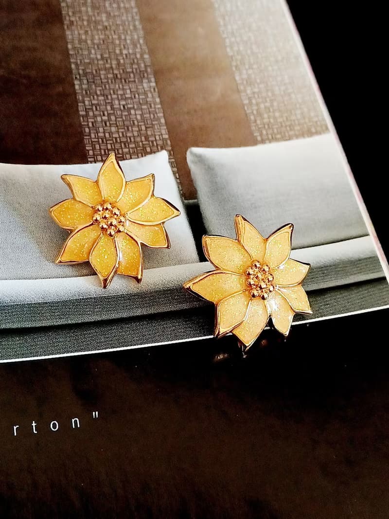 vintage jewelry  AVON 琺瑯黃色聖誕葉 針式耳環