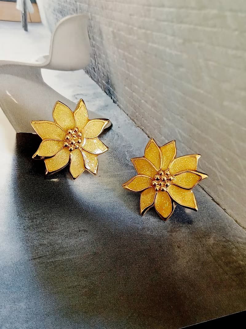vintage jewelry  AVON 琺瑯黃色聖誕葉 針式耳環