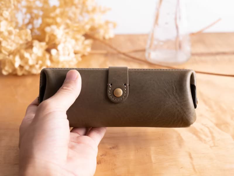 Paka-glass Slim #ElephantGray イタリアンレザーの眼鏡ケース【入学祝】【就職祝】【カスタム可能なギフト】