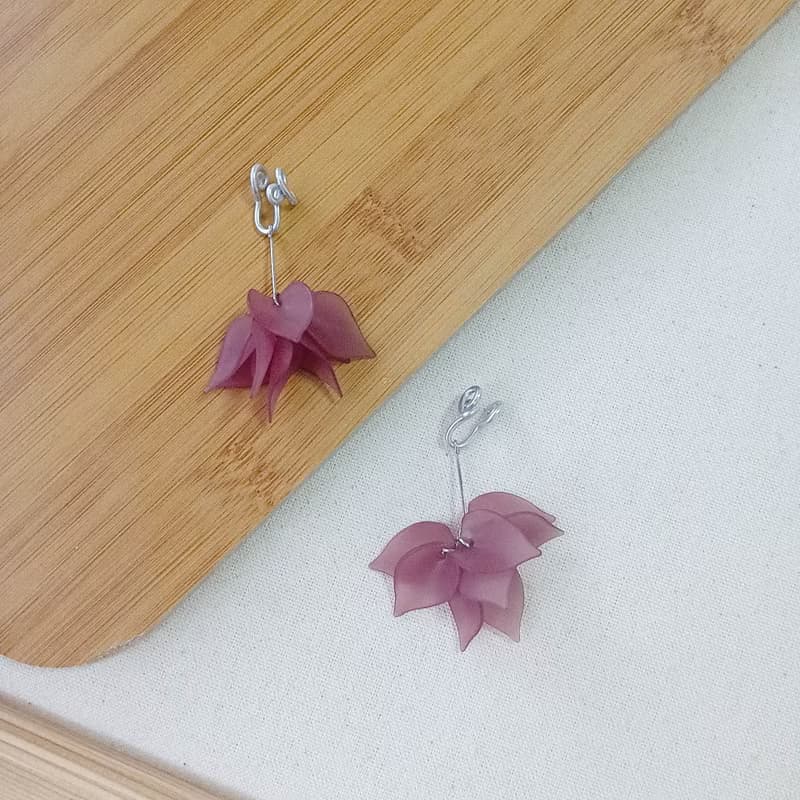 耳勾 / 耳夾 / 磨砂花瓣 咖啡紅