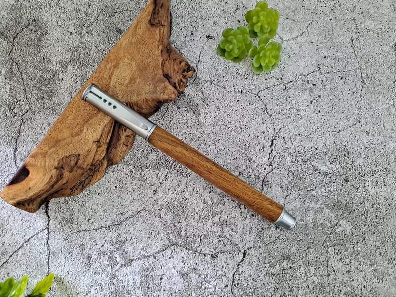 綠檀木 原木 手工筆 鋼珠筆( 拔蓋式)