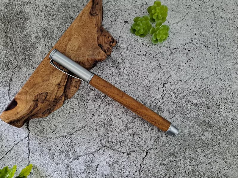 綠檀木 原木 手工筆 鋼珠筆( 拔蓋式)