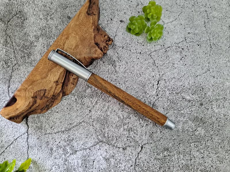 綠檀木 原木 手工筆 鋼珠筆( 拔蓋式)