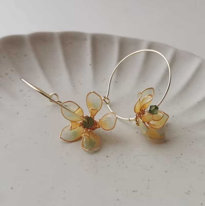 【Veverka】浮光掠影 黃綠色 樹脂耳環 造花液 滴膠 花朵 c圈