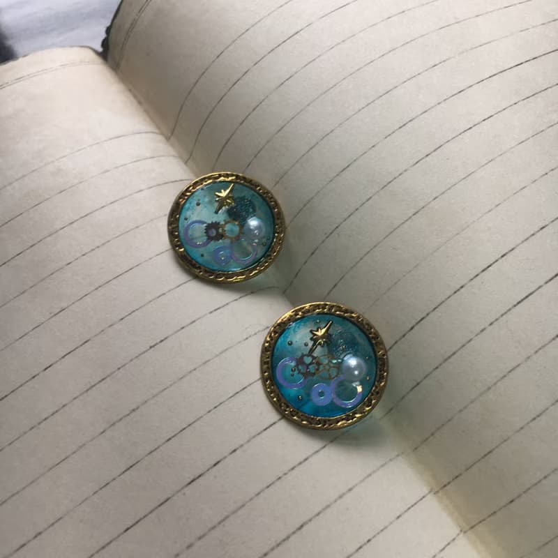樹脂 透明感 藍色 星空耳環/耳夾