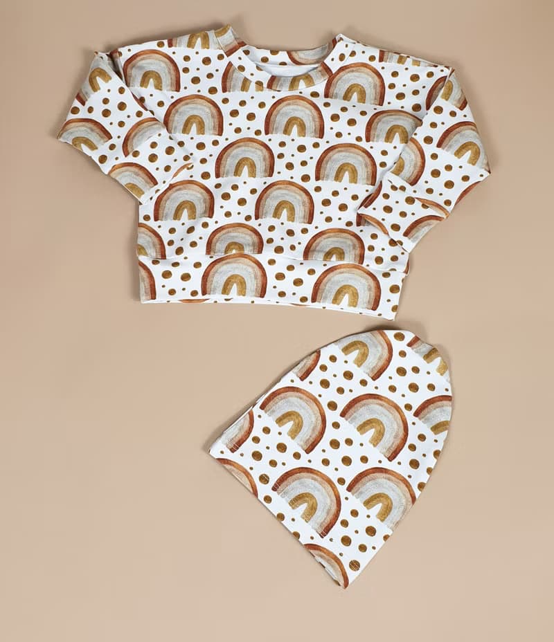 Rainbows baby clothes set of 3: sweatshirt, pants and hat, size 3-6 months