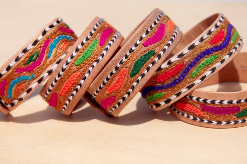 手工刺繡駱駝皮手繩/皮革手繩/皮革手環/真皮手環/刺繡手環-刺繡