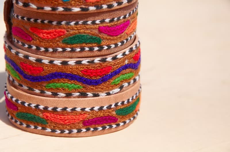 手工刺繡駱駝皮手繩/皮革手繩/皮革手環/真皮手環/刺繡手環-刺繡
