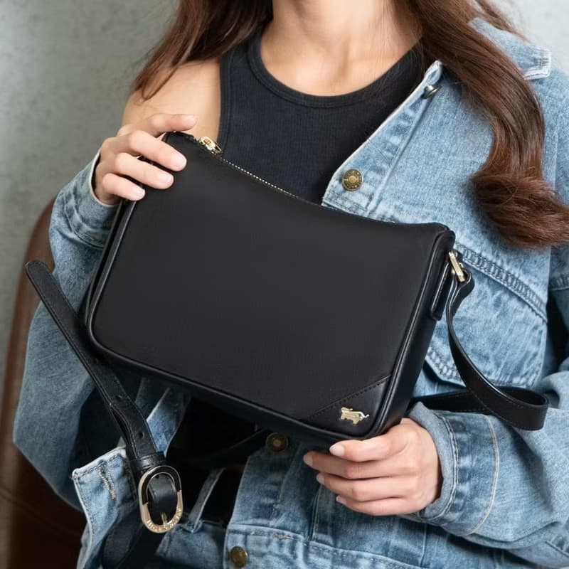 【免費升級送禮包裝】瑪普爾 斜背包-黑色/BF837-12-BK