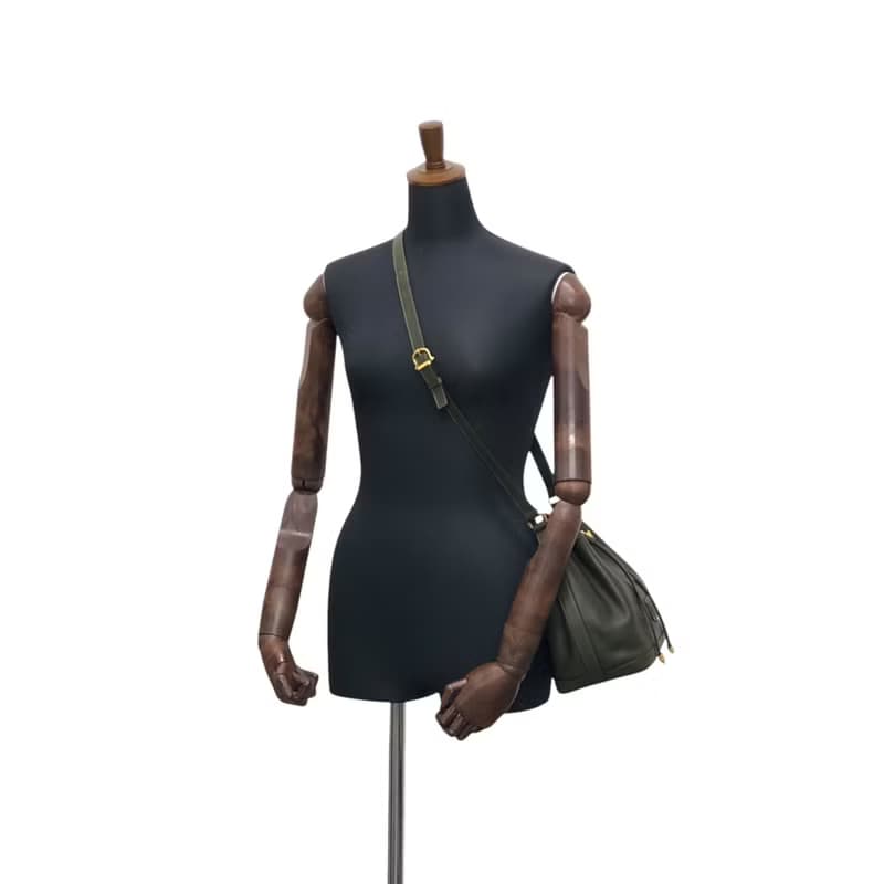 【 日本直送　名牌中古包 】CELINE セリーヌ ショルダーバッグ グリーン ブラゾン型押し レザー 巾着 vintage ヴィンテージ u5gmph