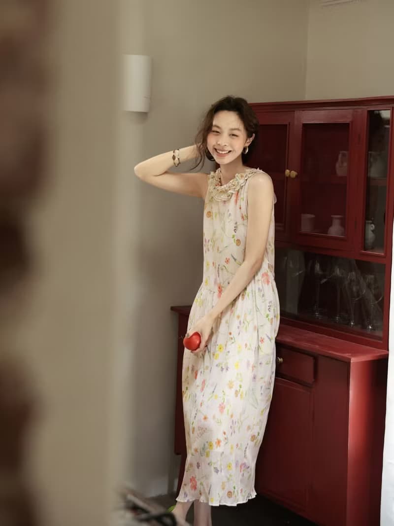 風吻褶間 法式無袖鬱金香洋裝 花卉碎花連衣裙 花苞型中長裙