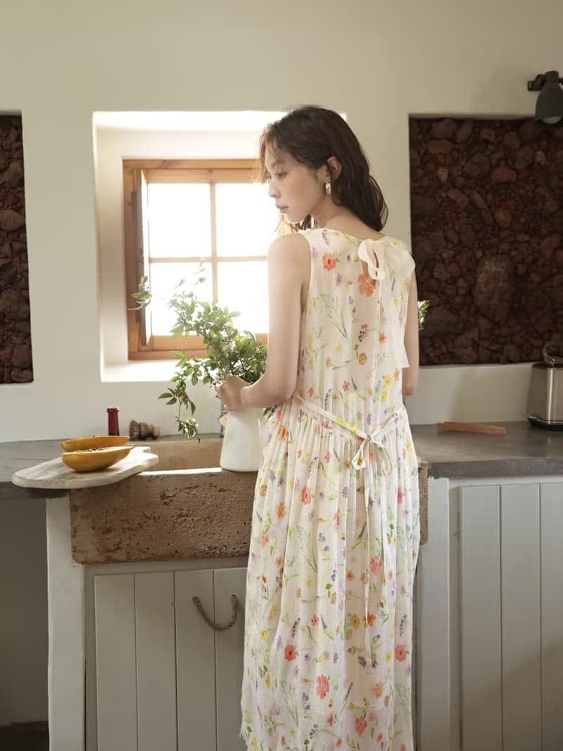 風吻褶間 法式無袖鬱金香洋裝 花卉碎花連衣裙 花苞型中長裙