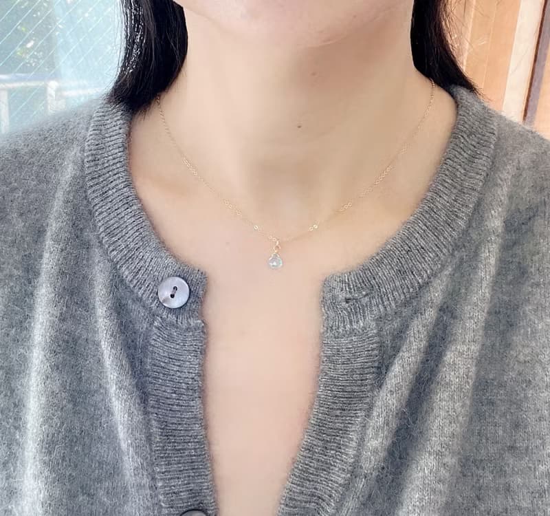 自分に必要なものやチャンスを引き寄せる石　スカイブルートパーズのネックレス  11月誕生石