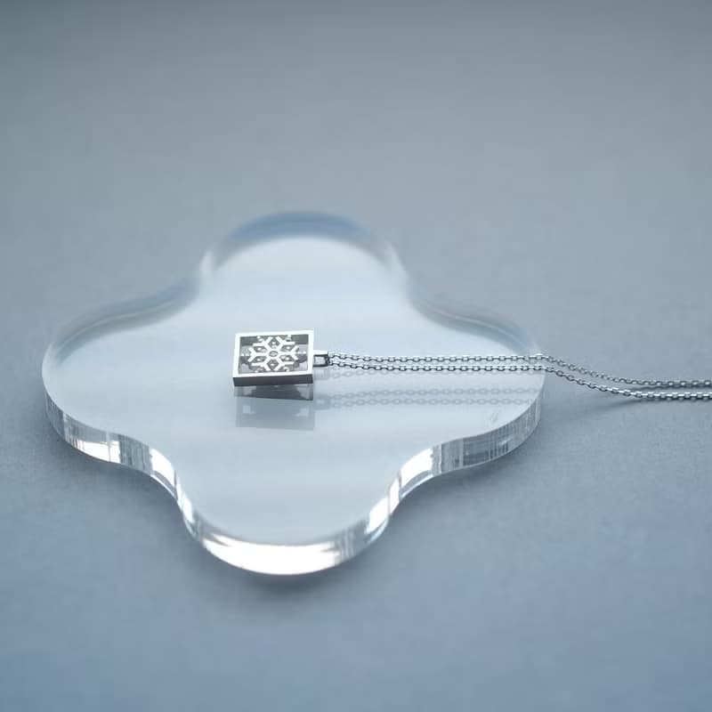 フレーム 雪の結晶 ネックレス シルバー925