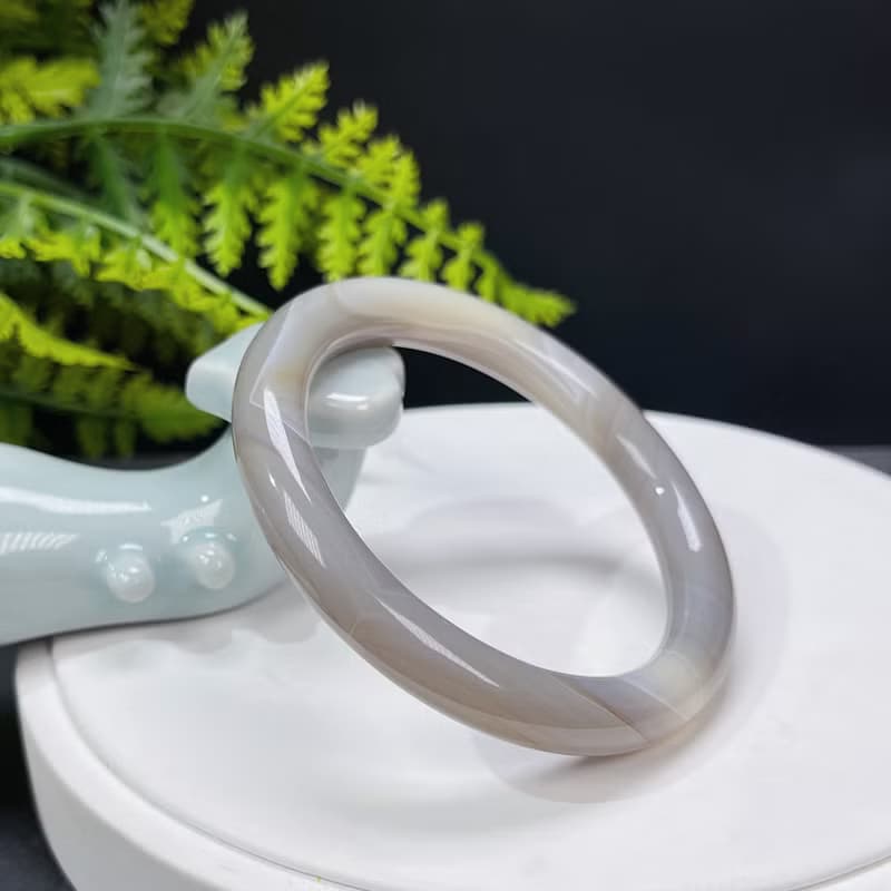 棕灰瑪瑙手鐲 56MM 冰潤漸變起光 飄花圓條 玉髓手環 減少負能量