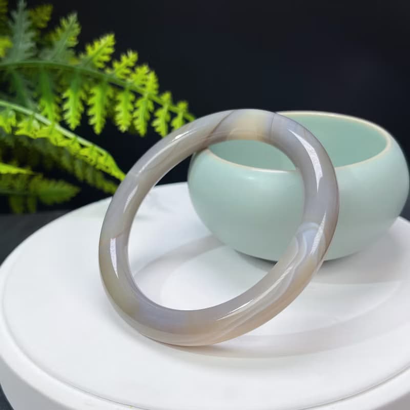 棕灰瑪瑙手鐲 56MM 冰潤漸變起光 飄花圓條 玉髓手環 減少負能量