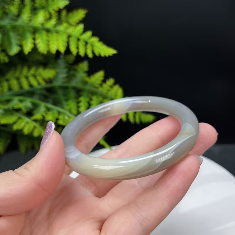 棕灰瑪瑙手鐲 56MM 冰潤漸變起光 飄花圓條 玉髓手環 減少負能量