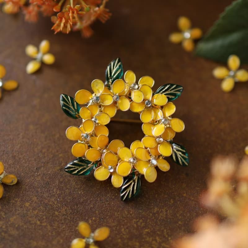 】金木犀のリースのブローチ　秋の花