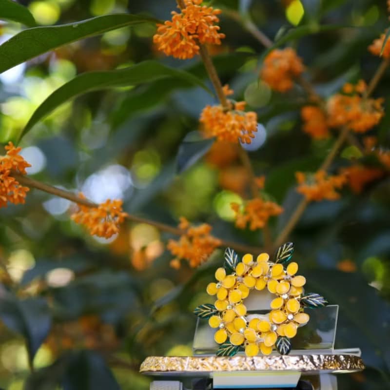 】金木犀のリースのブローチ　秋の花