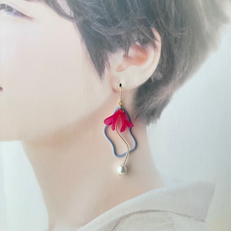 ボタニカル ピアス・イヤリング 【ブルーシルバー×マゼンタ】