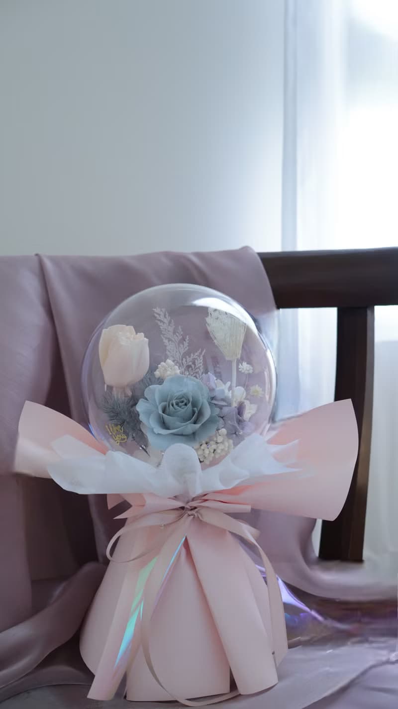 粉藍色系鬱金香波波球永生花束
