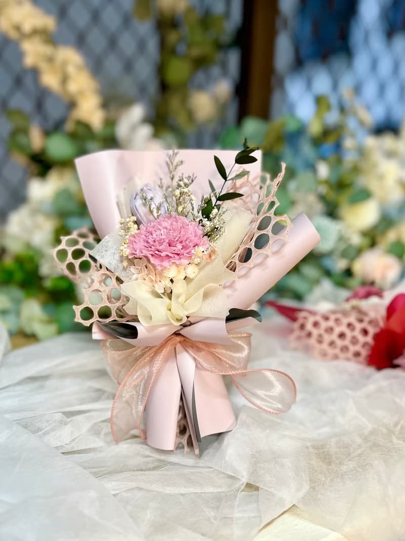 粉嫩小資款永生康乃馨花束 乾燥花束 母親節花束