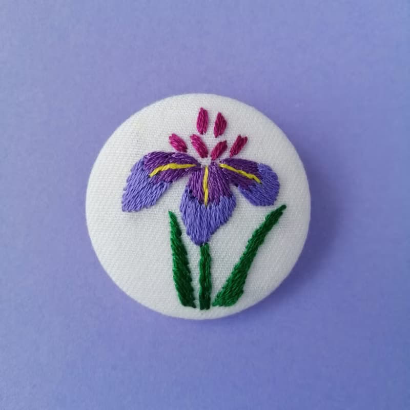 紫あやめ花菖蒲の刺繍ブローチ