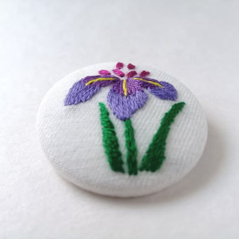 紫あやめ花菖蒲の刺繍ブローチ