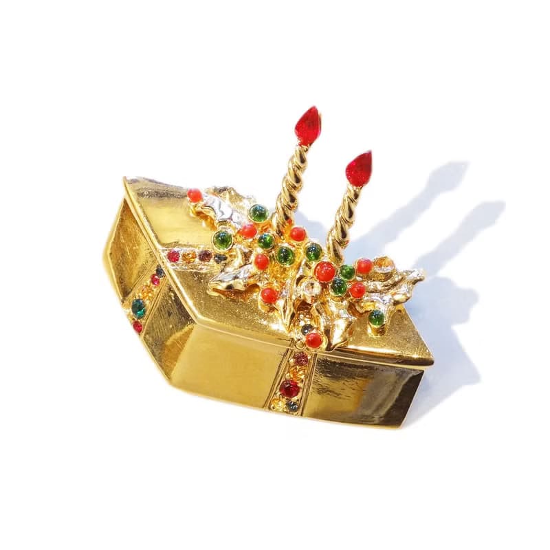 Christmas gift box rhinestone brooch
