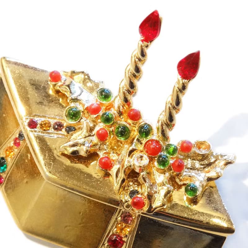 Christmas gift box rhinestone brooch