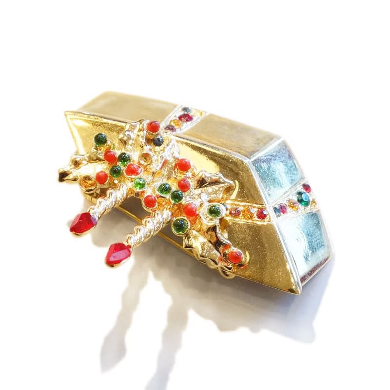 Christmas gift box rhinestone brooch