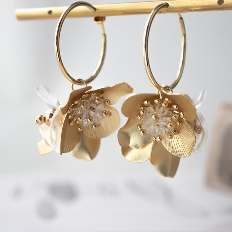 シャンパンゴールドフラワーフーケ　大ぶりイヤリング(ピアス)