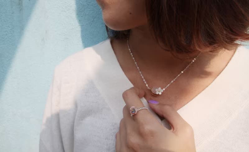 雕花粉晶,貝母花配黃銅半月 925純銀 項鍊 Pink quartz, mother pearl flower 925 silver necklace
