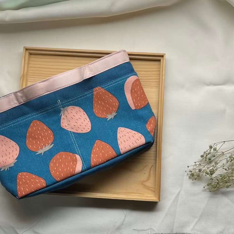 袋中袋 包中包 收納袋 內膽包 多口袋 藍底草莓