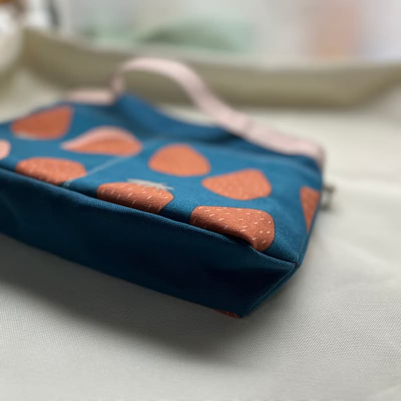 袋中袋 包中包 收納袋 內膽包 多口袋 藍底草莓