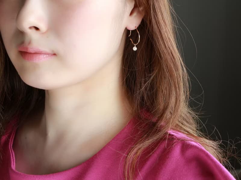 14kgf- Ovo pearl minimalist pierced earrings