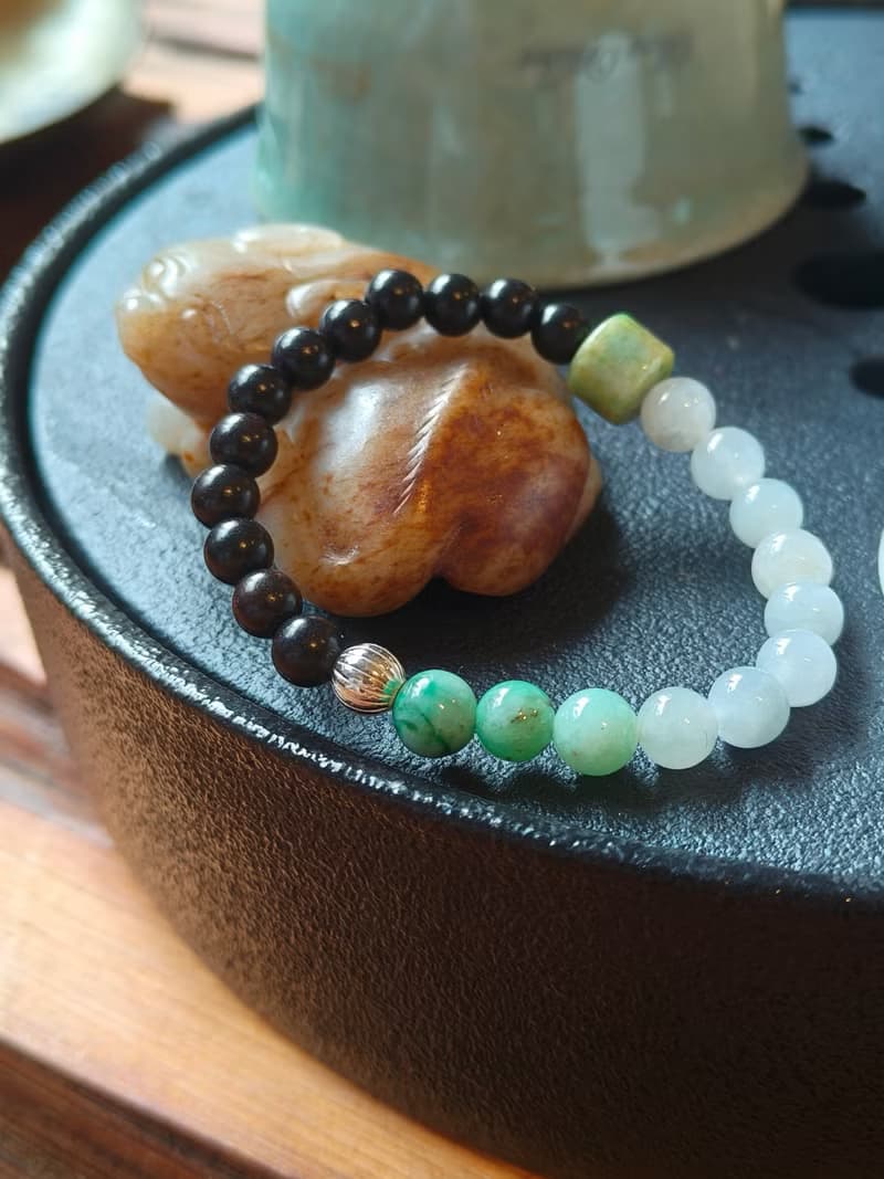 天然黃加綠翡翠桶珠手串 l 漸綠翡翠珠・檀木珠