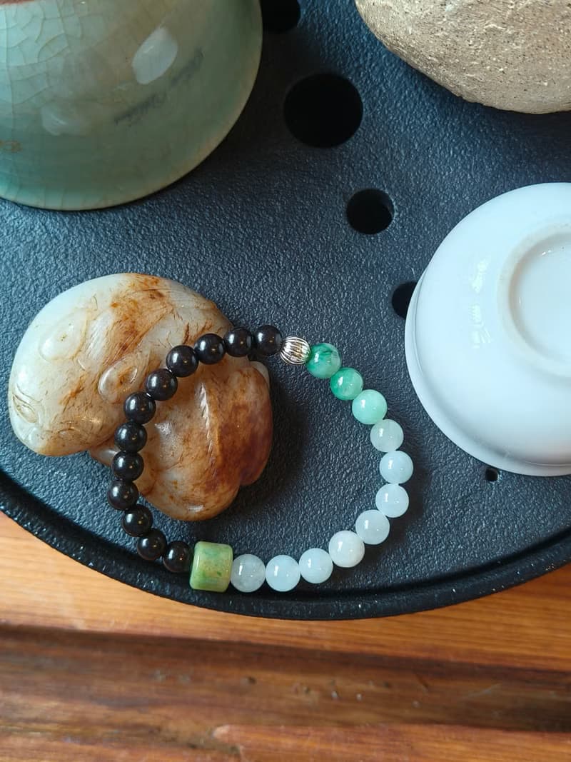天然黃加綠翡翠桶珠手串 l 漸綠翡翠珠・檀木珠