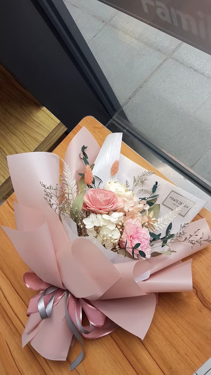 海藏設計|薄霧粉。永生玫瑰/康乃馨乾燥花束/母親節/畢業花束/情