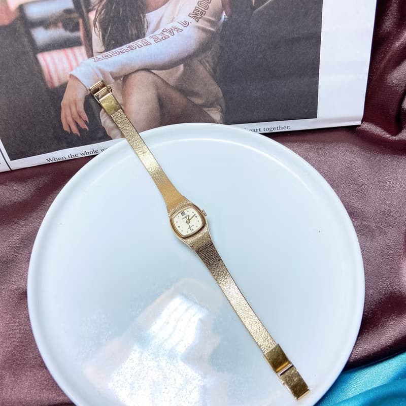 【西洋古董飾品】ADOLFO 石英正常運作沙金閃耀鑽質感手錶 女