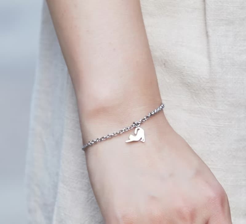 伸懶腰的貓 -貓咪手鍊系列- 抗敏醫療鋼