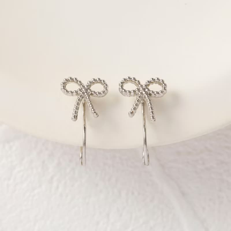 petit ribbon loop-fit earring SV　ループフィットイヤリング　ミニリボン 　シルバー