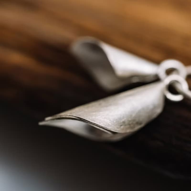 Two hanging Calla lily flowers handmade silver pendant necklace (N0120)