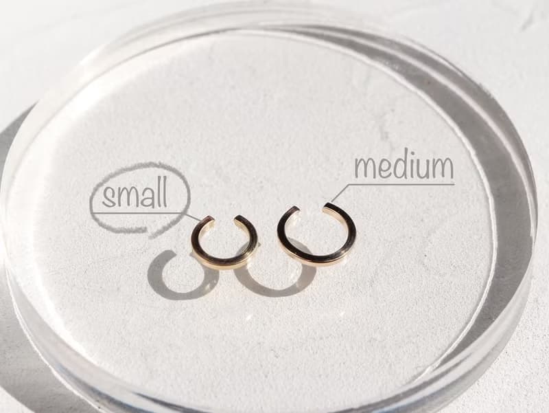 14kgf- square cut ear cuff (small size)